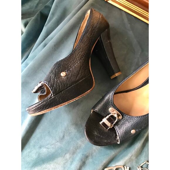 Vintage Chloé peep toe heels in navy leather with padlocks, size 7 1/2 - Picture 5 of 6